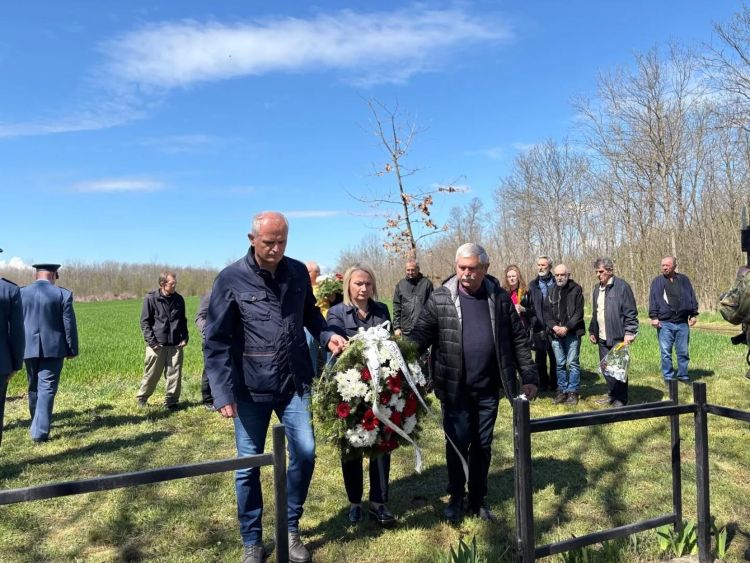 Помен и полагање венаца на спомен-обележју мајору Небојши Тепавцу у Вукићевици