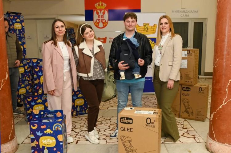 Палилула наставља акције подршке породицама са новорођенчадима