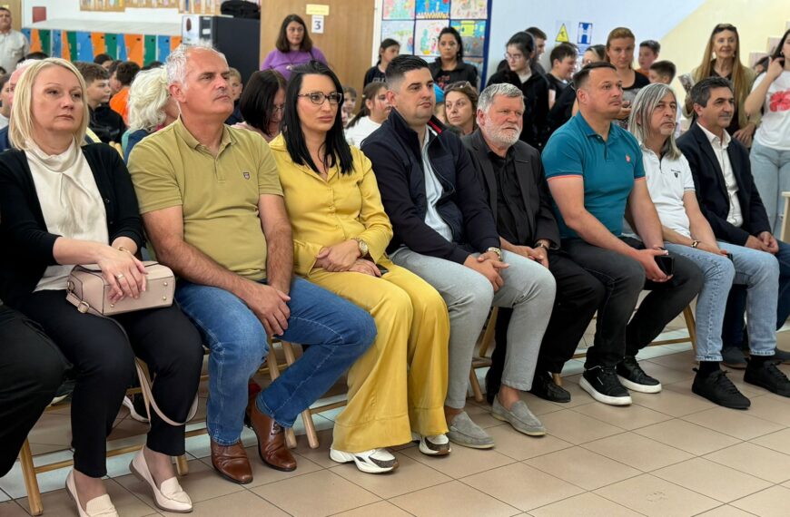 Свечана приредба поводом Дана школе у ОШ „Дражевац“ у Обреновцу